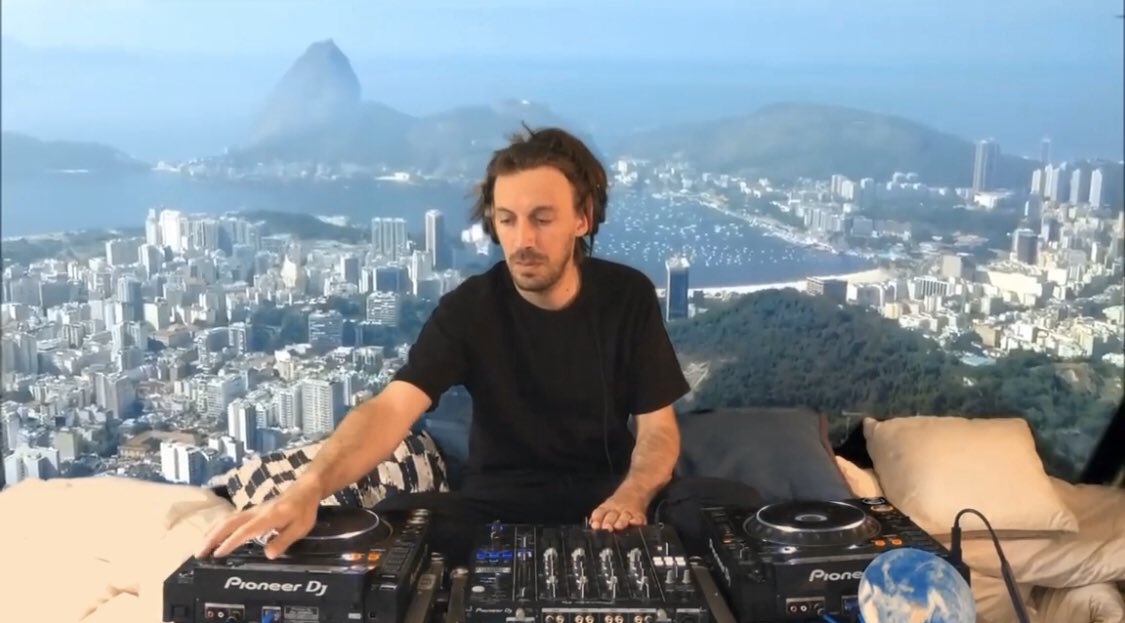 Lâche les news et viens plutôt par ici, il fait beau et il y a de la musique 🇧🇷
instagram.com/tv/CHC4TlBq29o…