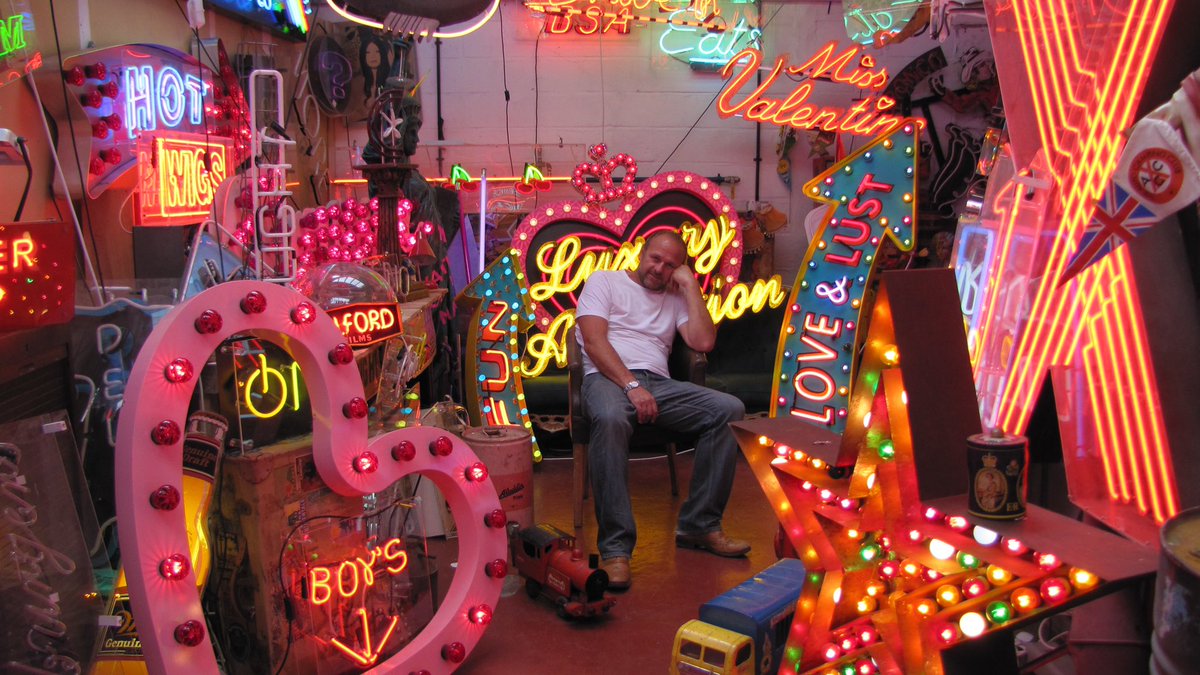 MattBulbsigns's tweet photo. One of my keys to happiness is my dad. Remembering you today after 6 years gone. The gangster of neon, master of glow and gods own junkyard founder #chrisbracey #missyou #loveyou #neonlove #lovemydad #masterofglow #lightgod #godsownjunkyard https://t.co/QfLrqUUJin