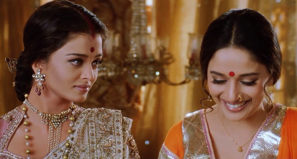 No wonders, This piece of sheer Art by the two amazing Performers of the Nation was awarded as  @filmfare's 'SCENE OF THE YEAR' !!I believe, this confrontation scene between Chandramukhi & Paro itself created this Award category & is best ever till date.  #HappyBirthdayAishwarya