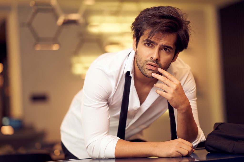 ramsayz's tweet photo. I’m at work..I’m at home..
Go formal..Go easy..the #WFH Look
Love..
#RAPO https://t.co/qtWfx99ZJq