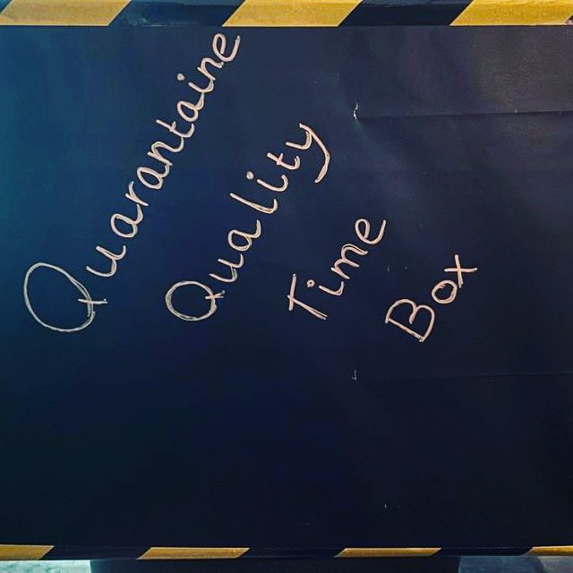Quarantaine Quality Time Box

Verras iemand met deze goed gevulde box vol handige en lekkere dingen om de quarantaine goed door te komen. Ook leuk om jezelf cadeau te doen natuurlijk😉 

Deze box is verkrijgbaar voor €35 

Voor vragen en bestellingen DM.

Delen is fijn!