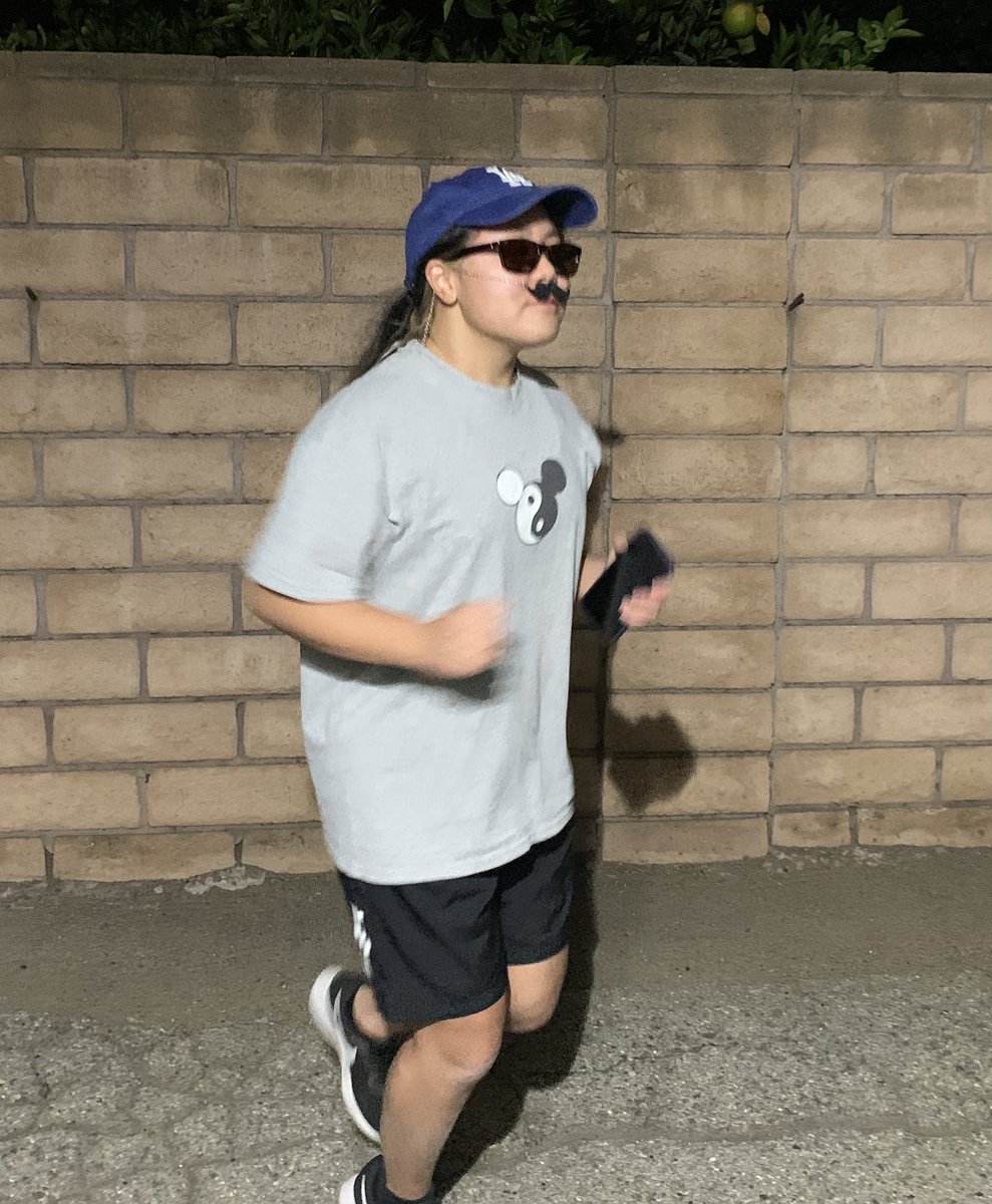 canyonmooneroda's tweet photo. running from the bullets ๐โ๏ธ
#harryween #HarryweenNight #HarryStyles #Halloween2020 https://t.co/uMb6Sw2nAF