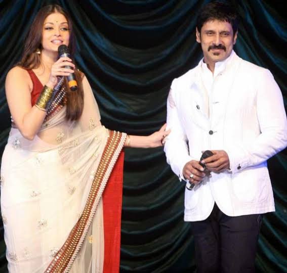 smc_styles's tweet photo. Happy Birthday #AishwaryaRai
Mam...😍🎂🍭🍬🍫🎈🎉💥

Wishes on behalf Of All 
#ChiyaanVikram fans ❤

#HappyBirthdayAishwaryaRai
#HBDAishwaryaRai

#HBDAishwaryaRaiByCVF https://t.co/4oR7QUDOGx