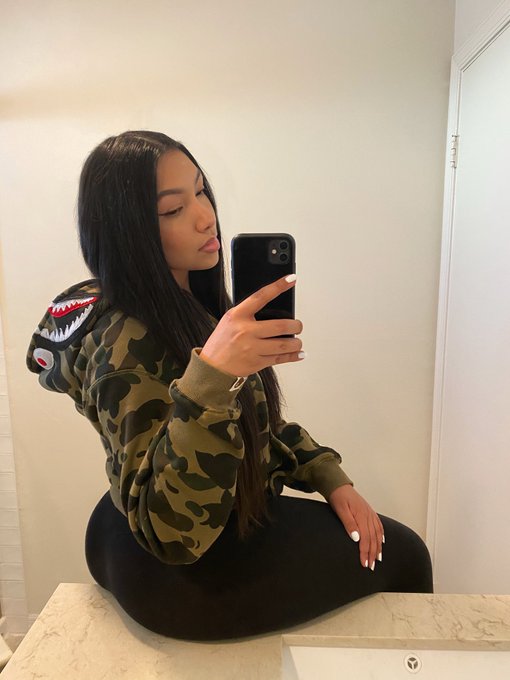 Watch Birkin Bag Mee Daddii 👜🛍's leaked NSFW photo on TwXstars