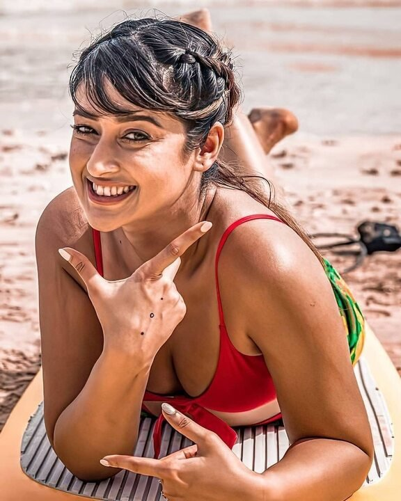 123telugu's tweet photo. Bday Special : #Ileana's hottest avatars

https://t.co/H5EXglxj7b

#123telugu #HappyBirthdayIleanaDCruz https://t.co/fVYLI9tQiS