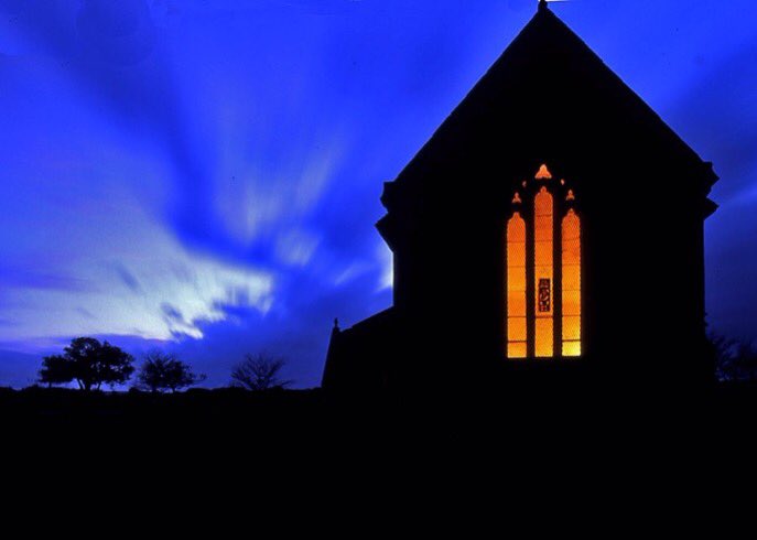In the dead of night, along long deserted roads in Wales, strange lights appear. They’re most often seen flickering down coffin routes.The Welsh call them canwyllau cyrff – corpse candles. They burn in a straight line. And they lead to graveyards. #thread  #allsouls