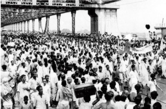 The Congress Party president, Atul Chandra Ghosh and secretary Bivuti Bhushan Dasgupta along with 35 members resigned from party at Manbhum district and formed  Lok Sevak Sangha on 14th June, 1948, at Pakbirra village to fight for Bengali language and to protest against the +