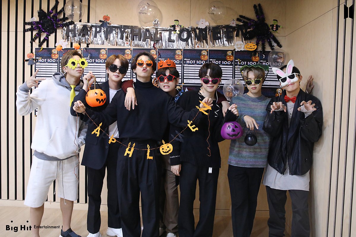 BTSARMYNp_'s tweet photo. I’m voting for BTS for Favorite Duo or Group - Pop/Rock at the #AMAs (@BTS_twt) https://t.co/8W7L7n6AOq