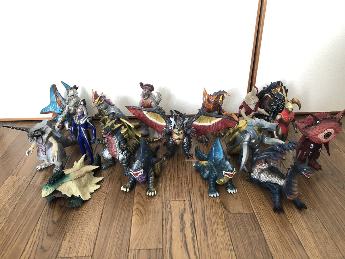 持っているソフビをシリーズ毎に並べてみよう‼️ ウルトラマンガイア編