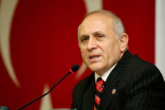 AliYerlikaya's tweet photo. Ülkemizin Kıymetli Anayasa Hukukçusu Prof. Dr. Burhan Kuzu Hocamızın vefatını büyük üzüntüyle öğrendim. 

Allah rahmet eylesin. 
Mekanı cennet, makamı âli olsun. 

Ailesi, yakınları ve tüm sevenlerine başsağlığı diliyorum. https://t.co/Wy8PTUeIwJ