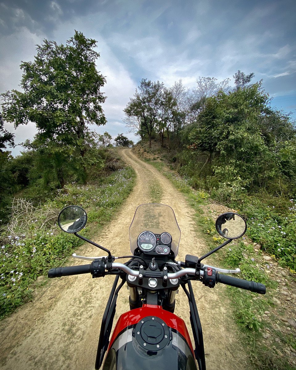 India’s Top Bike Routes—What <a href="/debu_s/">Debabrata Sarkar</a> wrote in <a href="/NGTIndia/">NatGeoTravellerIndia</a> in 2015 still holds largely true for those seeking a first taste of adventure motorcycling

natgeotraveller.in/rides-of-a-lif…