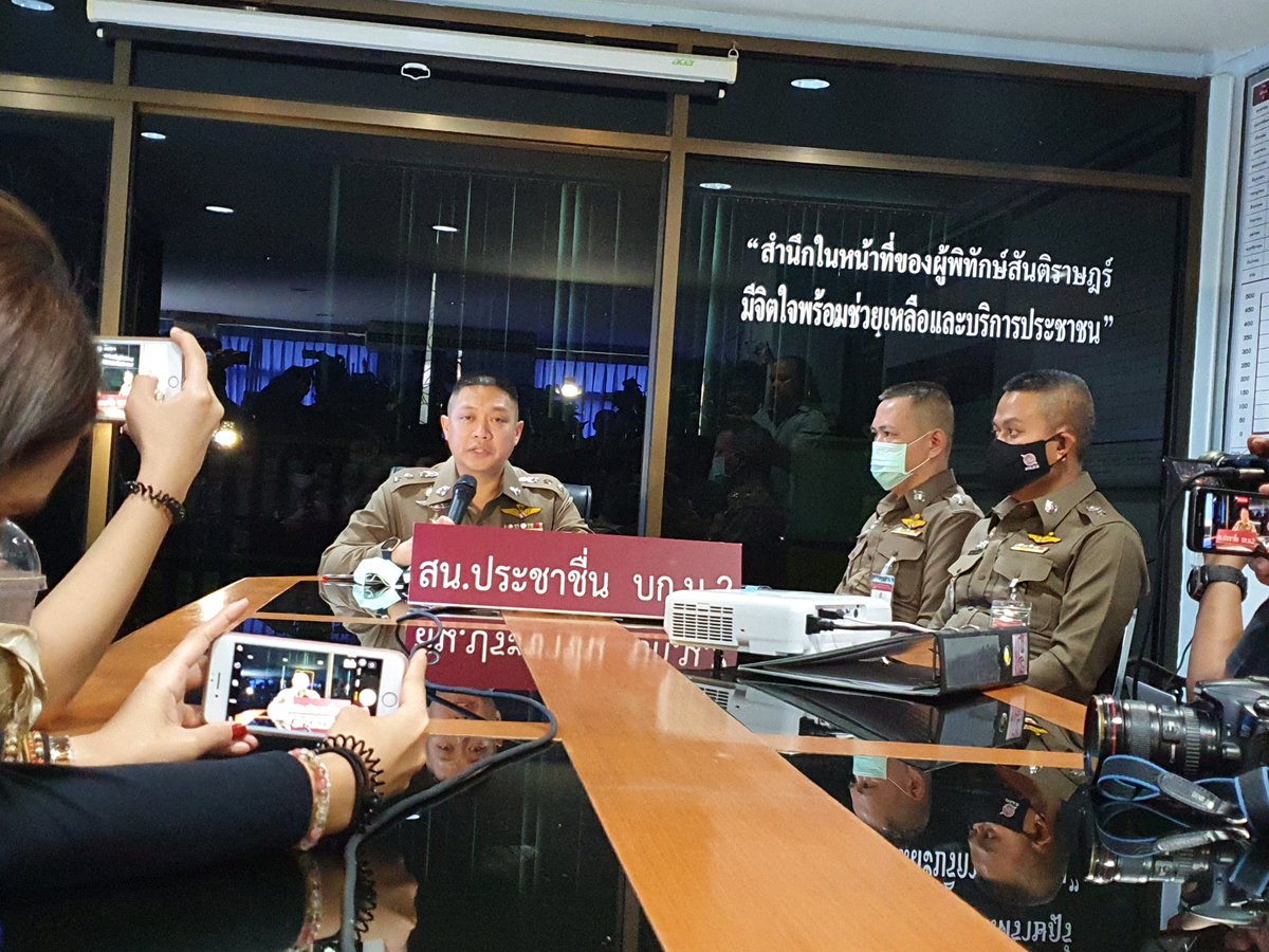 wittawatch7's tweet photo. ผกก.สน.ประชาชื่น จ่อดำเดินคดีกับแกนนำ จากเหตุอายัดตัว เมื่อ 30 ต.ค. 63 ในข้อหา ขัดขวางการปฏิบัติหน้าที่ ทำร้ายจนท. พ.ร.บ.ชุมนุมฯ และทำให้เสียทรัพย์ เร่งรวบรวมพยานหลักฐาน ยืนยัน ไม่มีการทำร้ายร่างกายคนที่ถูกอายัดตัวมา #PPTVHD36  #หยุดคุกคามประชาชน #ชุมนุม1พฤศจิกา https://t.co/IucCv8c8kc