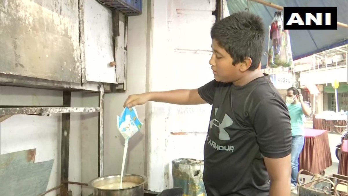 BasirMkOfficial's tweet photo. Baap Ke #Inteqal Or Maa Ki #Bimari Ke Baad 14 Saal Ke Subhan Ne #Chai Bech Kar Sambhala Apna Ghar. Choti Bahen Ko Parha Raha Hai Online. #ANI Ki News Dekhte Hi MLA #ZeeshanSiddique Ne Financial Help Ki Or Aage Bhi Har Tarah Ki Madad Dene Ka Kaha.

Good Job @zeeshan_iyc Bhai https://t.co/b83YXTNP5Q