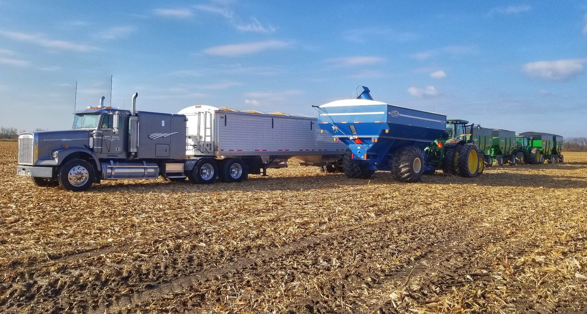 blaramie4955's tweet photo. #Freightliner #Timpte #JD8285R #Kinze850 #JD8330 #JD8400 #Agrimaster 🌽🌽🌽 https://t.co/wqTrF8q7kC