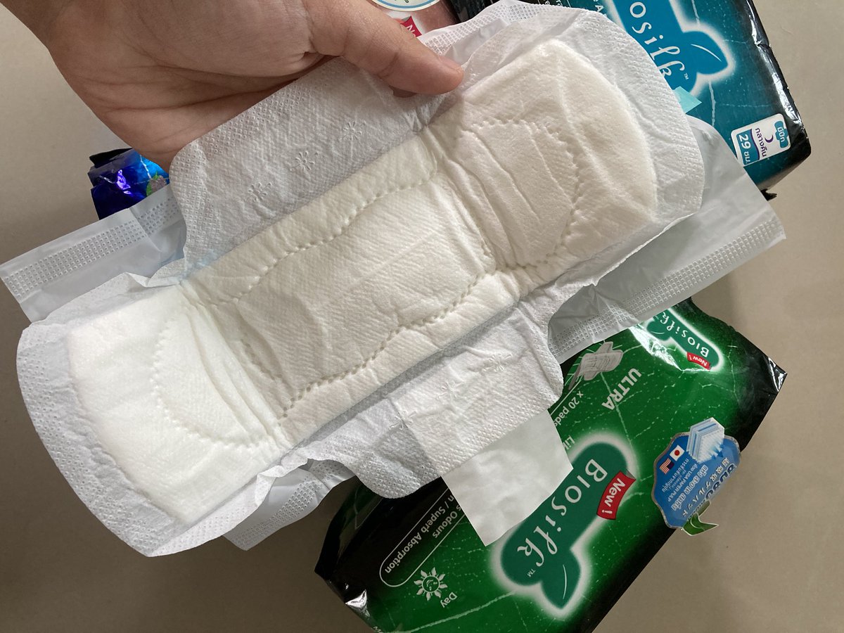 Thotsapond's tweet photo. ชอบผ้าอนามัยยี่ห้อนี้มาก Biosilk หอมกลิ่นสมุนไพรแบบออแกนิค ซึมซับดี ไม่มีกลิ่นอับกวนใจ ปกป้องกลิ่นคาวเลือดได้ดีเลย อีกอย่างชอบกลิ่นหอมอ่อนๆ เป็นธรรมชาติของผลิตภัณฑ์มากๆ ซื้อได้ที่เดอะมอลทุกสาขาเลยคะ
#ใช้ดีบอกต่อ #biosilk #ไอเทมที่ผู้หญิงต้องมี #รีวิวผ้าอนามัย https://t.co/E0E7pIsGyw
