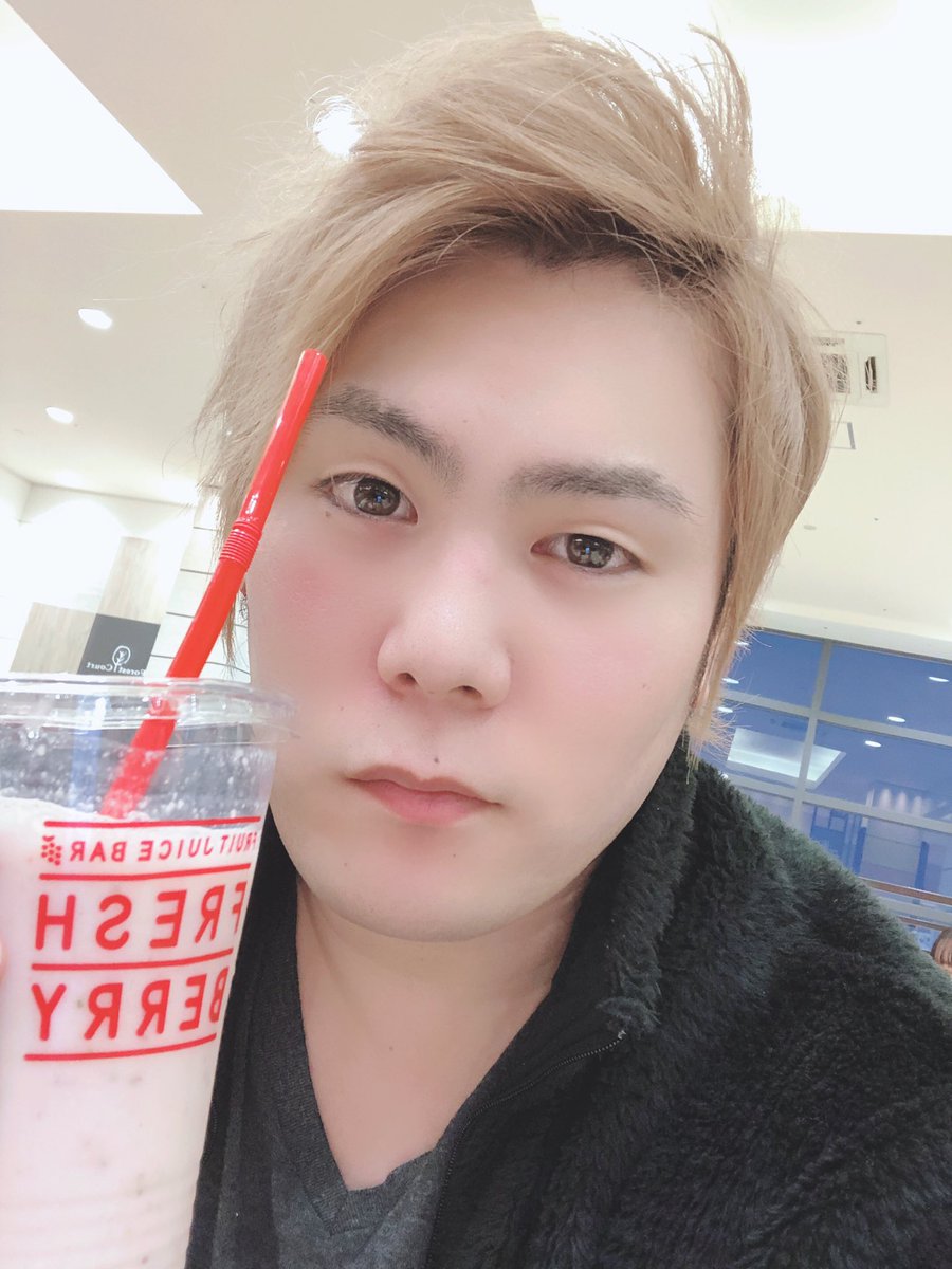 kp_sudannu's tweet photo. 最近おでこ出すのにハマりだしてるすだんぬです!!
次はまた大食い系やるのかな?
#YouTube初心者 #YouTube始めました #動画投稿 #紅茶ペンギン #おでこ #FRESHBERRY https://t.co/S5coZsyULO