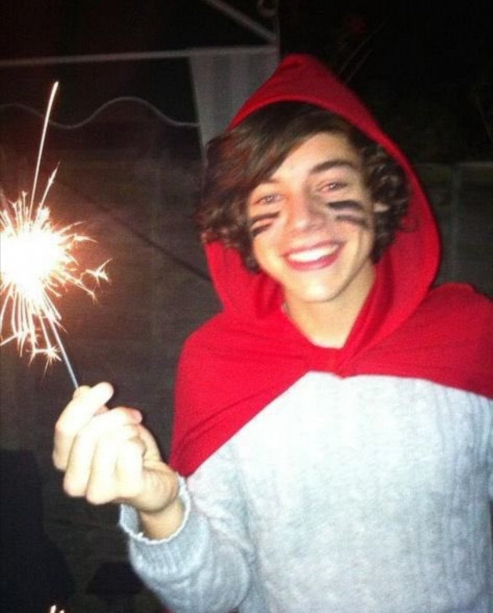 bloom4yourself_'s tweet photo. what's your favourite harryween costume?? #HarryweenNight https://t.co/i2O90gYuJL