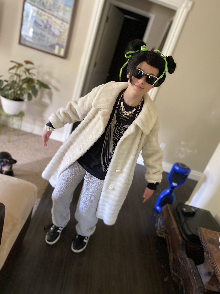 Guiltyfilthy's tweet photo. Last minute #halloween idea from my little kiddo... Good thing #burnerparents have great costumes! She’s was a hit channeling her favorite singer #BillieEilish https://t.co/SKHAL3lD0y