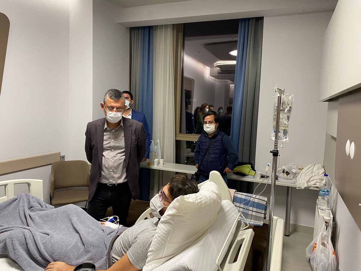 ebrlicee's tweet photo. Özgür oğlan: Nasıl kurtuldunuz?
Depremzede: Akut jandarma kurtardı.
Özgür oğlan:Geç kaldılar ama demi.
Depremzede:Sağ sağlim çıkarıldm
Özgür oğlan: Devlet yaptı depremi.
Depremzede:Tövbe Tövbe!
Özgür oğlan:Kanal İstanbul yüzünden oldu.
Depremzede: Deprem Ege Denizi’nde oldu MALL. https://t.co/93dmlYxmSu