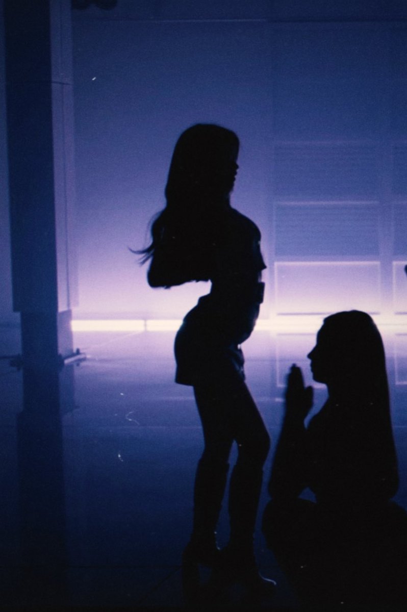 sanasshushu_'s tweet photo. sana: 

dahyun: lord please save me😭🙏 https://t.co/wzKffU0lH8
