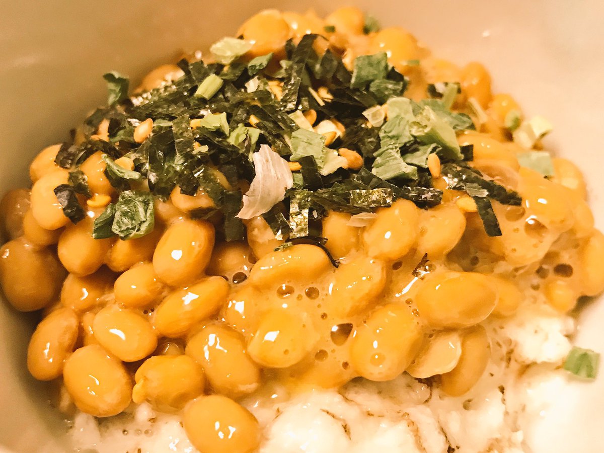 「納豆たまごかけご飯(N-TKG)の伝道師 水戸たん。わら納豆みたいな髪型の秘密は」|ナイセン®︎【公式】🏆ﾃﾚﾜｰｸに役立つｻｰﾋﾞｽ No.1のイラスト