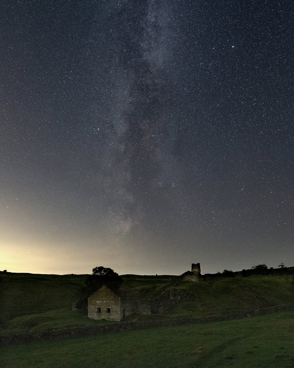 OldDairyLowRow's tweet photo. The Milky Way above Marrick Smelt Mill, tap to expand. #VirtualDarkSkiesWeek @yorkshire_dales @RichDarn1 @sjb_astro @diamondskies99 @VirtualAstro https://t.co/3ThN5pmhcF