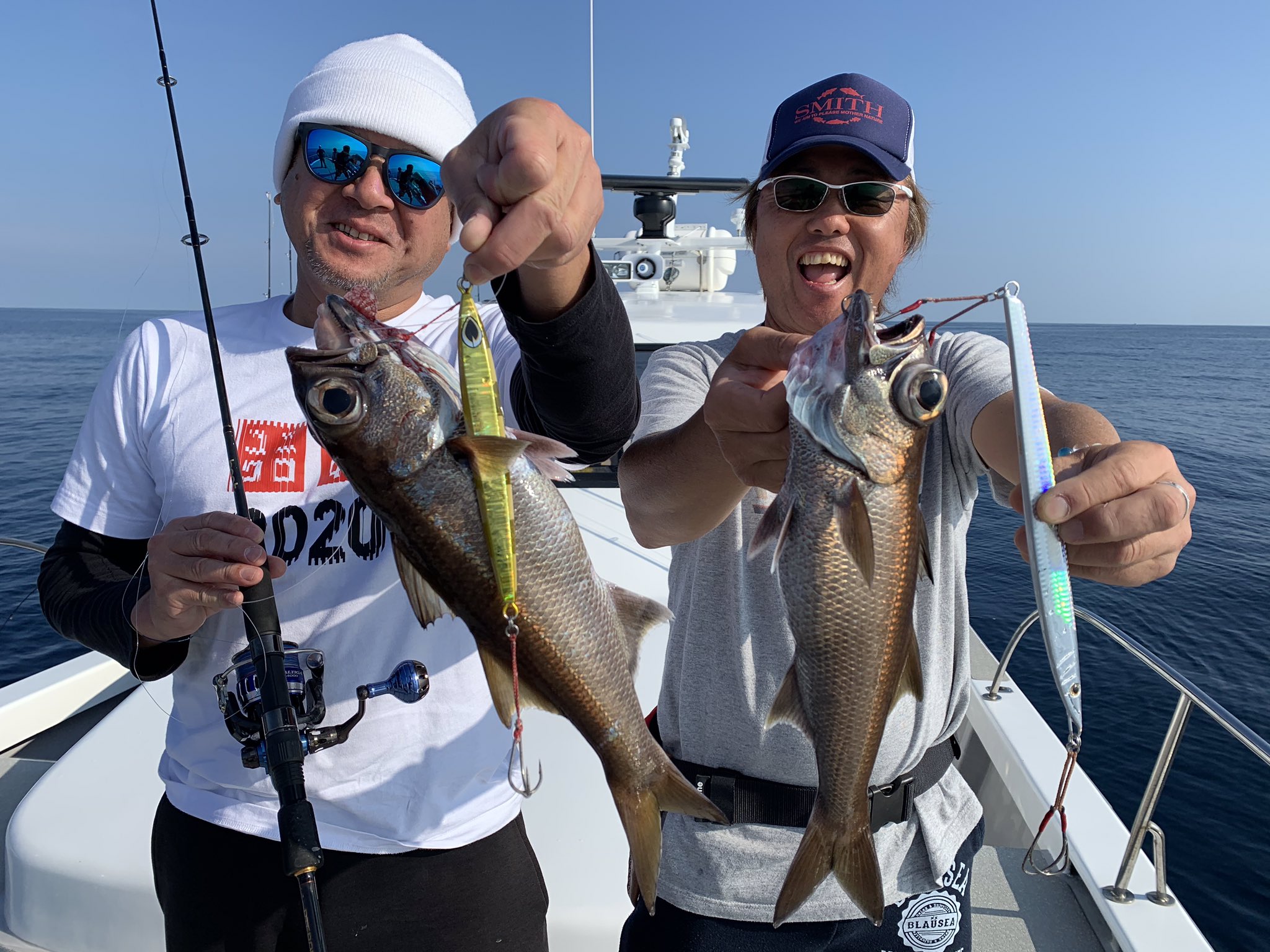 中村豪 玄界灘サンライズにてヒラマサキャスティングのはずが 風なし潮なしで中深海に挑戦 誰も専用タックル 持ってないからキャスティング用や青物ジギング用で 僕はスーパーライトジギングタックルでチャレンジ いや それでも釣れるもんです 笑