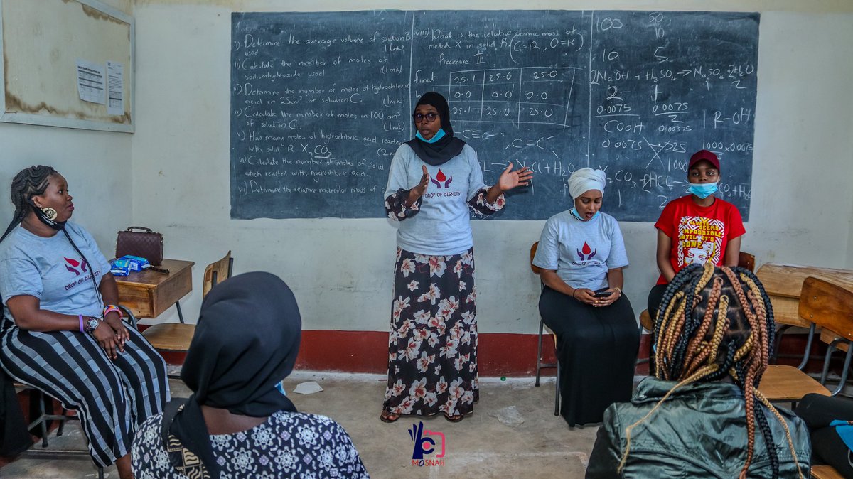 Ict011's tweet photo. Talking to the teens in bulapesa on issues of menstral education, menstral hygiene,proper disposal,teen pregnancy, early marriage,drug abuse,FGM nd HIV &amp; AIDS is a holistic move that requires the youthful voices in every corner of this country!
BIG UP THE TEAM🙏
#Dropofdignity https://t.co/nTwaNjnXxn