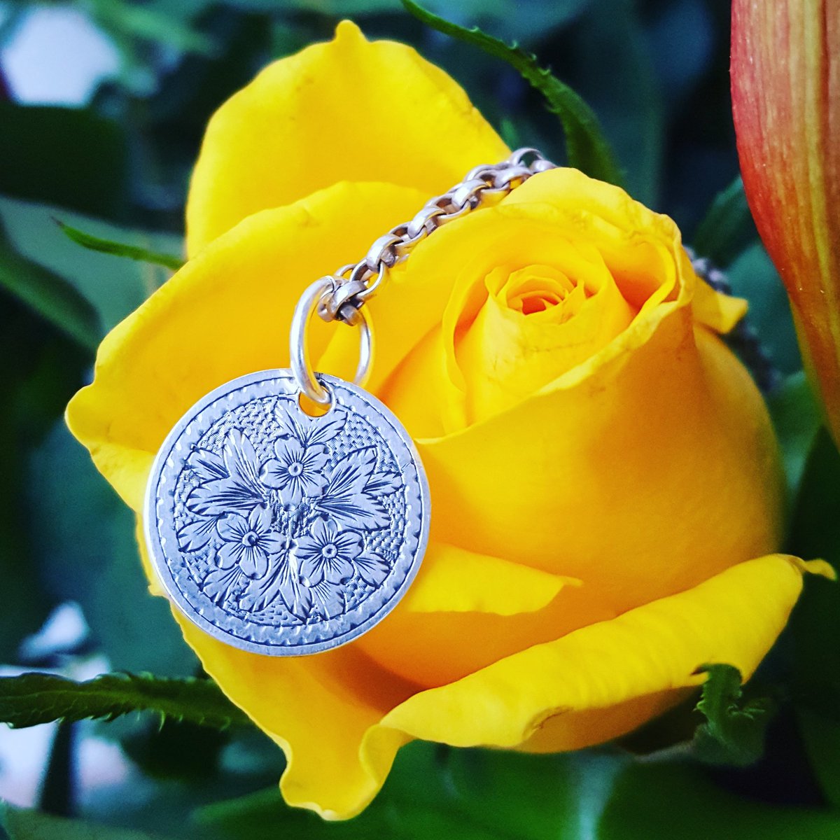 The door is once again closing between this world and the next. The dead have been honoured for another year. May you hold their memory near as you walk amongst the living. This beautifully engraved Victorian Forget-Me-Not love token is now sold #mementomori #mourningjewellery