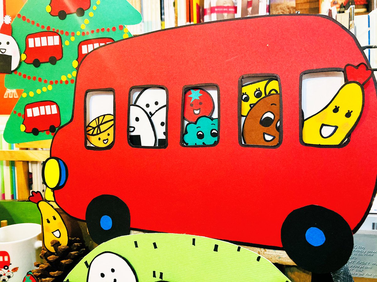 おひさまゆうびん舎 真珠まりこさんのフェアスタートしました 人気の おべんとうバス がクリスマスカバーで登場 可愛い おべんとうバスのカップやお皿やメモ帳も カップとお皿は陶器の為 店頭のみの販売 おべんとうバス の絵本をメインに