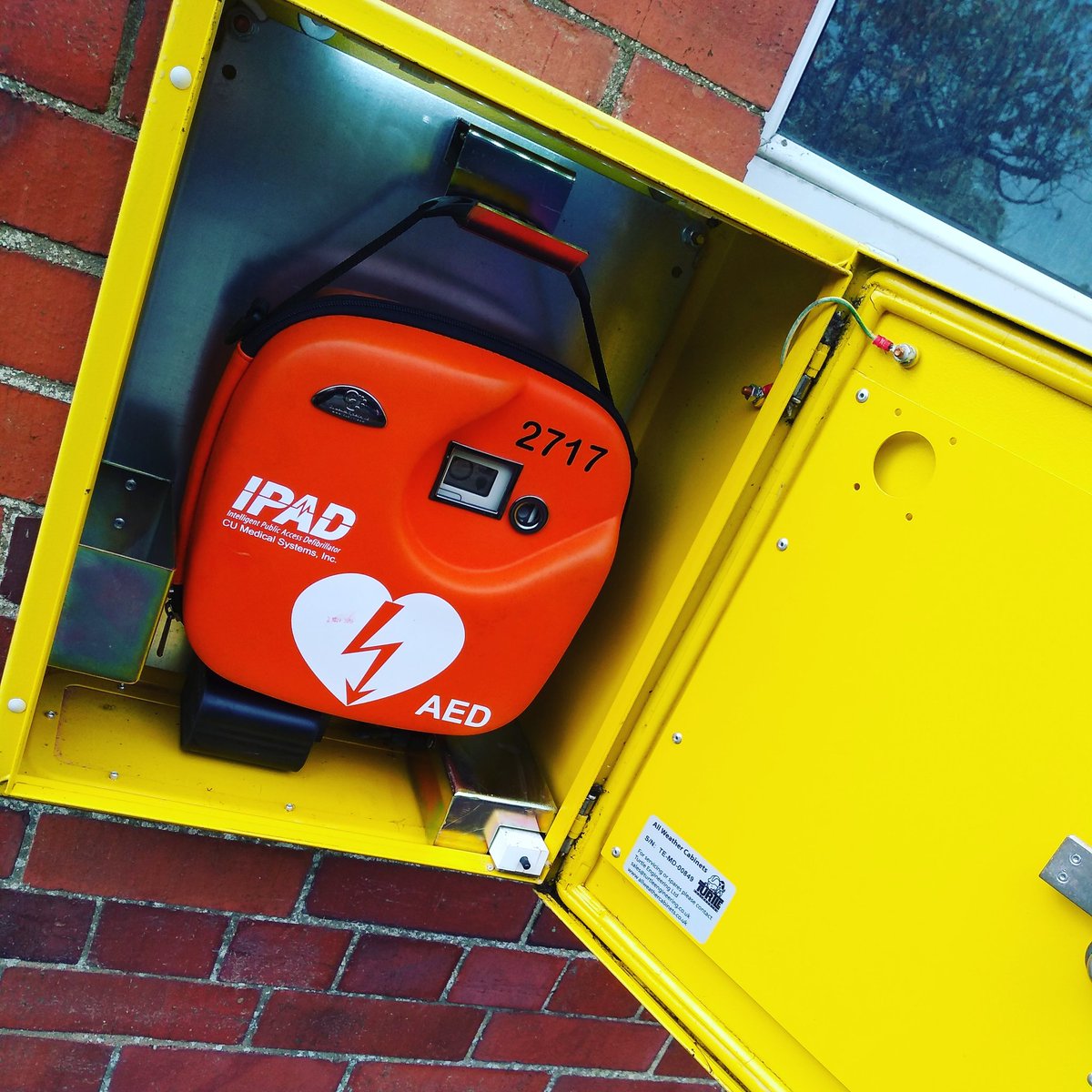 MedAidServices's tweet photo. We've been out checking our public access defibrillators this morning to ensure everything is in check, clean and disinfected.

#ambulance #medical #firstaid #oswestry #shropshire #safety #training #firstaidtraining #cpr #cprinstructor #aed #cpd #defibrillator https://t.co/9OhDgz8oii