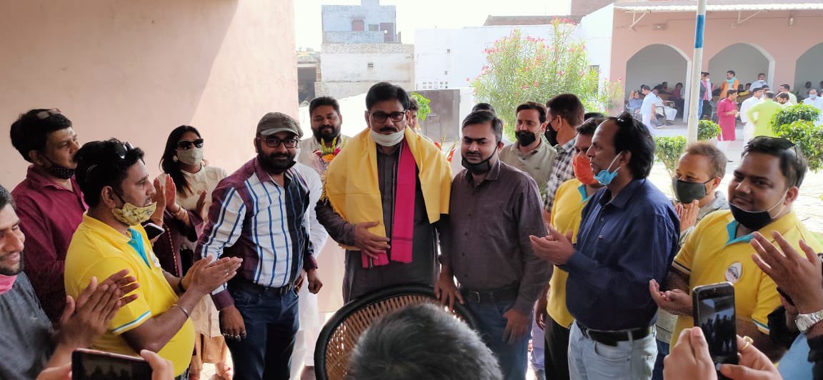 dipankarkum's tweet photo. जेवर के यशस्वी विधायक श्री धीरेन्द्र सिंह जी @DhirendraGBN को उनके जन्मदिन की ढ़ेर सारी शुभकामनायें | ईश्वर उन्हें अच्छा स्वास्थ्य एवं लम्बी आयु प्रदान करे | उनका मार्गदर्शन हमें  @nefowaoffice हमेशा मिलती रहे | @BJP4India @myogiadityanath @UPGovt https://t.co/IjPO1pBjb9