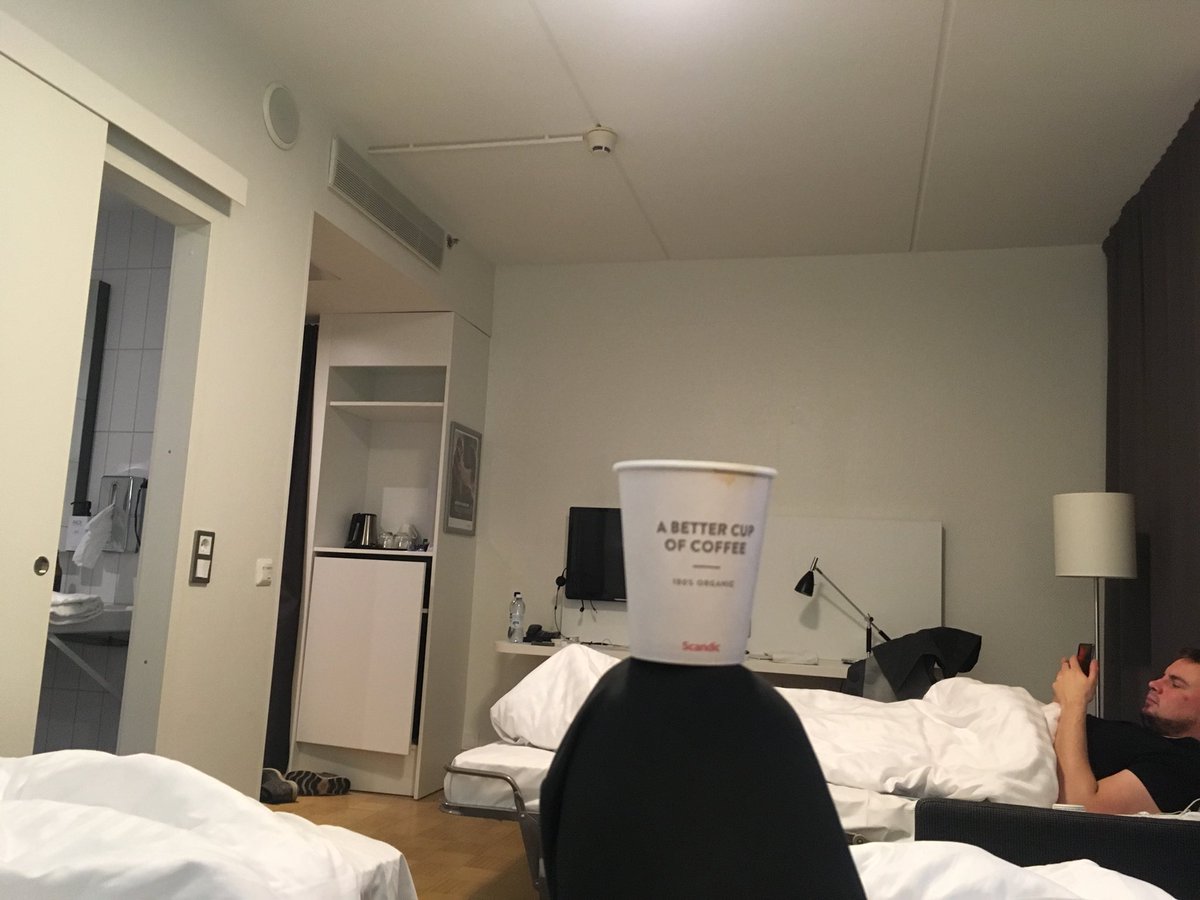 Pori kohdellu jälleen Moonia hellästi. Freessinä karavaani kulkemaa kohti Raumaa ja tsekkaamaan <a href="/fcraumafutsal/">FC Rauma Futsal</a> taso. Eilen kaveri saanu pistetilin Turussa auki, mutta me ajateltii jatkaa voittoputkessa. Klo 15 suut suppuu ja teko aika! #futsalfi