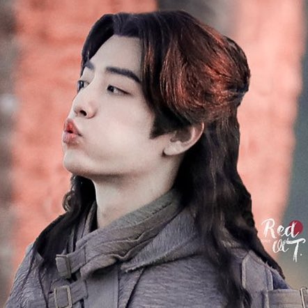 floristzhan's tweet photo. no one:
not a single soul:
tang san: 😙😚 https://t.co/DE2it40GpF