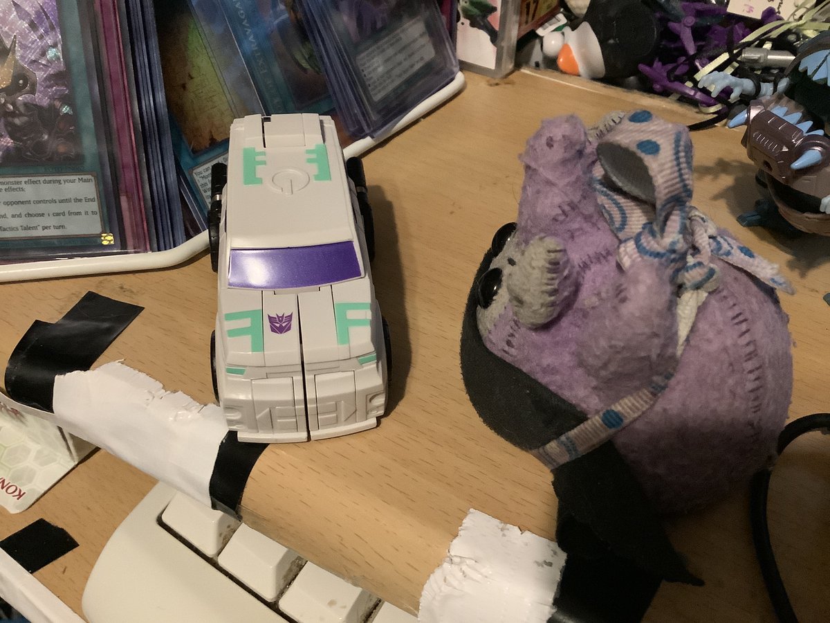 Transfan2's tweet photo. @NightShiningPR @JesseWittenrich @BotCon
Puggle IDW Galvy: I visited #TransformersAnimated Universe Again tonight+Saw #ElectromagneticSoundwave! Neat AltMode Colors! #TFA #PugglesTalk #Transformers #GalvyTFA #ReviveTFA #トランスフォーマーアニメイテッド #AnimatedSoundwave https://t.co/cV90OhqPUj