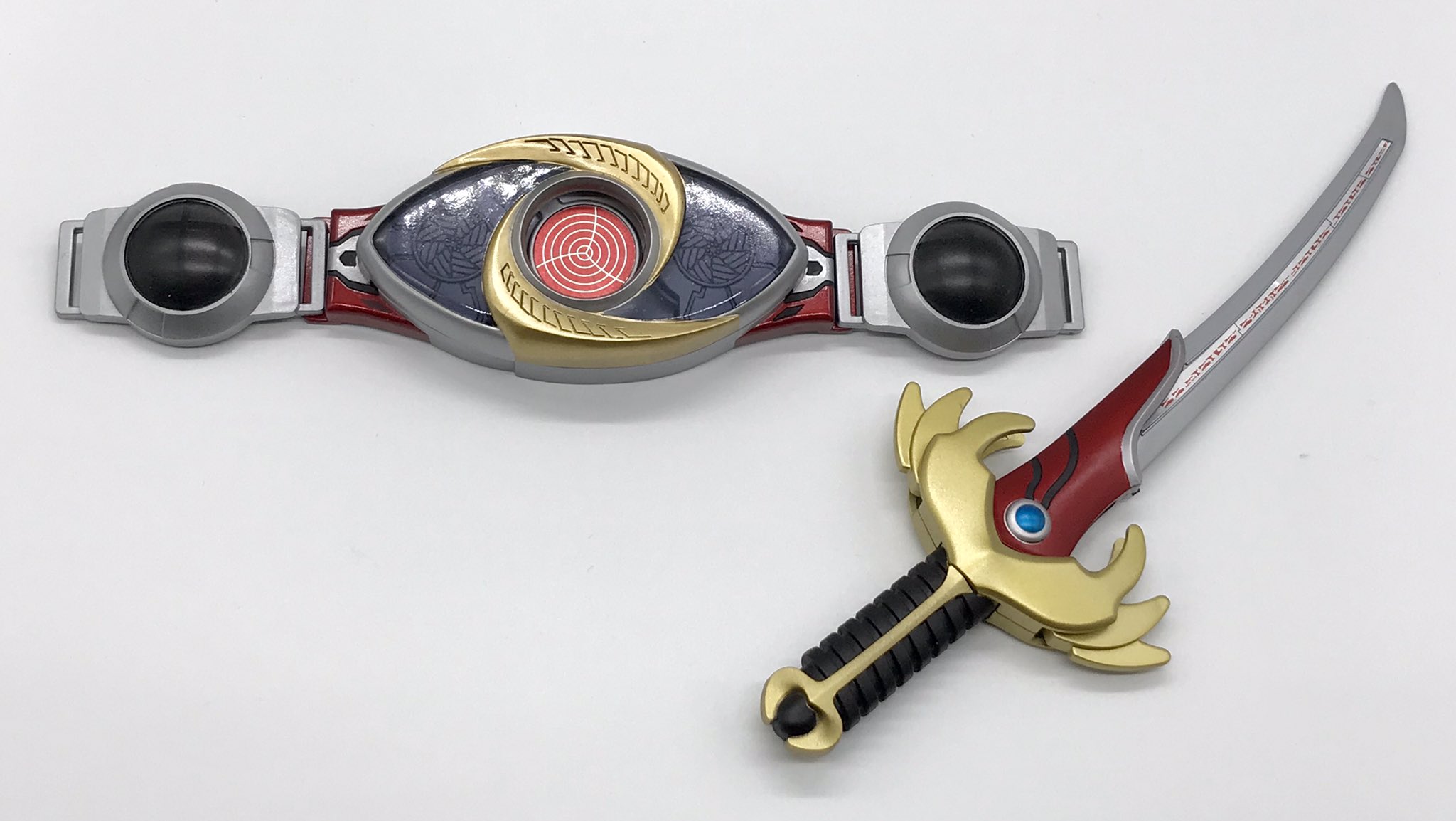 フレイムセイバー | 仮面ライダー図鑑 | 東映