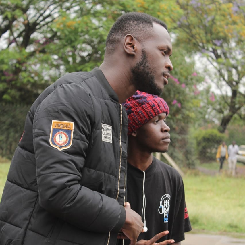 DASHJOHNTEZ's tweet photo. Apa mi na king Kaka tume poze mbaya🎥

The award winning legend, something big dropping soon

#16BarsForPeace https://t.co/YpFjL8hPiP