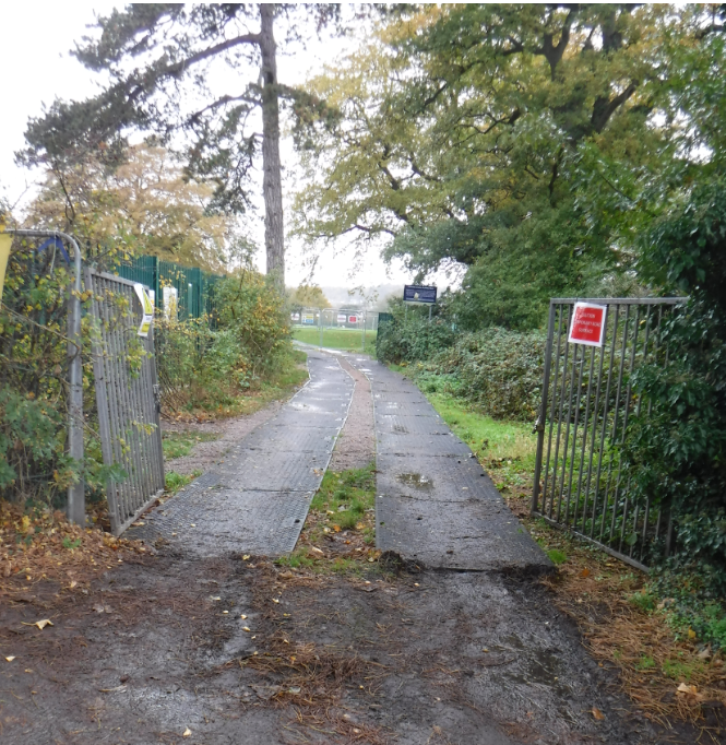 BristolTreeFora's tweet photo. Thanks for putting up the Tree root protection notices @StokeLodgePF, @kpwiltonandson.
Could you please also erect them at the main entrance to the site where the track actually passes over the tree root zones of a number of TPO trees?
@bristolparks @CothamSchool https://t.co/R2rlrWFnVt
