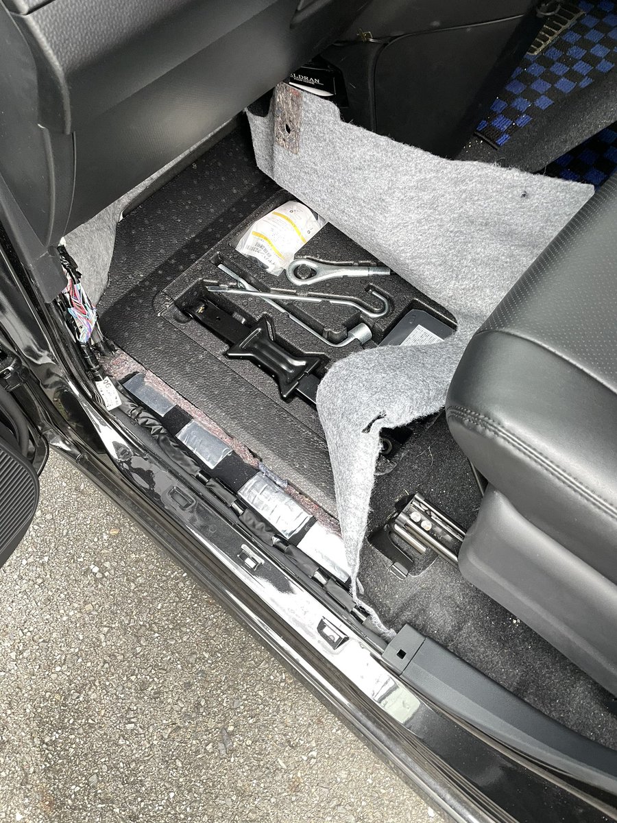 やま ルーミーからロードノイズ低減マット取り外し 埋め込みしてるからカビ臭え やま ルーミーからロードノイズ低減マット取り外し 埋め込みしてるからカビ臭え