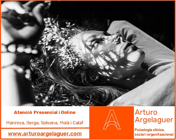El simple hecho de escribir con una mirada abierta, razonando y cuestionando los traumas vividos, ayuda a ordenar y reoganizar nuestras ideas y pensamientos, para poder avanzar hacia una vida plena.
#psicologia #psico #terapia #clinica #autoestima #mental #covid #salud #online