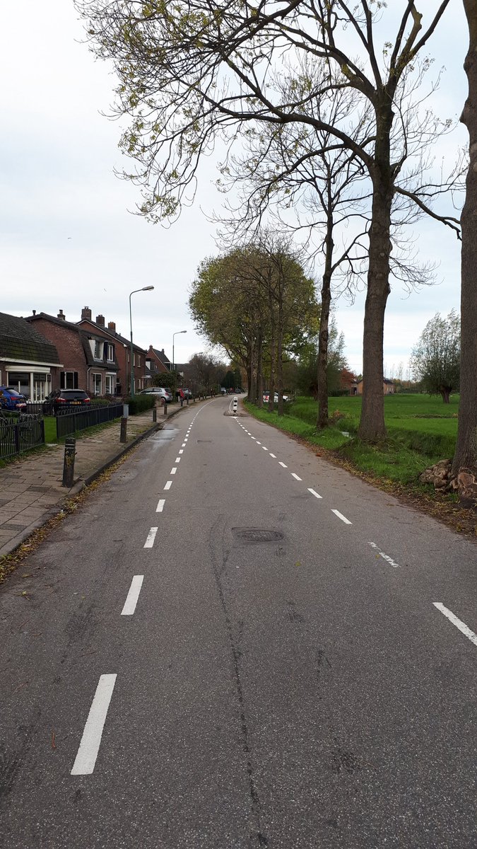 POL_VleutDMeern's tweet image. Drie inbrekers "overlopen" op de Dorpsstraat in Vleuten 31/10 22.00. Drie blanke mannen met stevig postuur 20-25 waarvan één met baard en rossig haar en ander met grijs vest met capuchon. Weggelopen richting centrum. Info welkom DM of 09008844. #vleuten