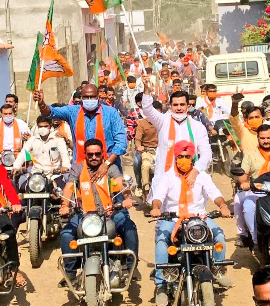 DipakRelon's tweet photo. અબડાસા વિધાનસભા બેઠકની આગામી પેટા ચુંટણીના ભાગરૂપે નખત્રાણા, લખપત, અબડાસા ખાતે યુવા મોરચાના ઉર્જાવાન, ઉત્સાહી કાર્યકર્તાઓ @DrRutvij ji @RahulgorBjym @Dhaval_BJP @DarshakThakar અને સૌ કાર્યકર્તા સાથે ભાજપના લોકપ્રિય ઉમેદવાર શ્રી પ્રદ્યુમ્નસિંહજી જાડેજાના સમર્થનમાં ભવ્ય બાઈક રેલી https://t.co/RGx3cr1xAH