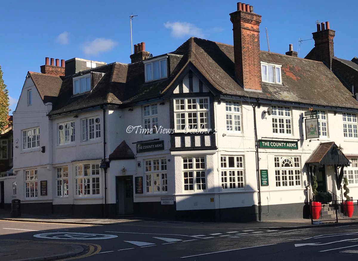 TimeViews's tweet photo. Hale End Road, London - 1985 and 2017 #CountyArms #HighamsPark #pubs #E4 #London https://t.co/o9BfWy1XDb