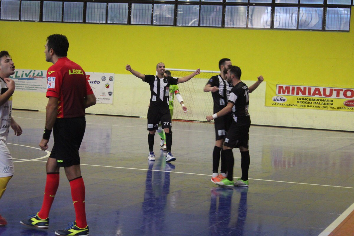 😏 Il Futsal Polistena fa suo il derby col Cataforio
😰 Ma quanta sofferenza!
📋 Tabellino e commento
📲 bit.ly/2THtViL

🙏 Si ringrazia il Cataforio per la gentile concessione delle immagini

#lastoriapiùbellA ⚪⚫