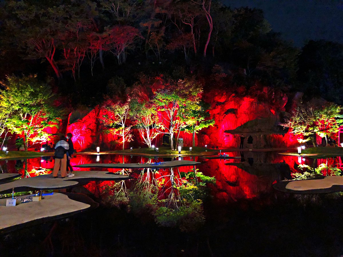 ようへい 仙台でスケートしてます 勾当台公園でサンタしました 松島離宮紅葉ライトアップ 池の反射が美しいです