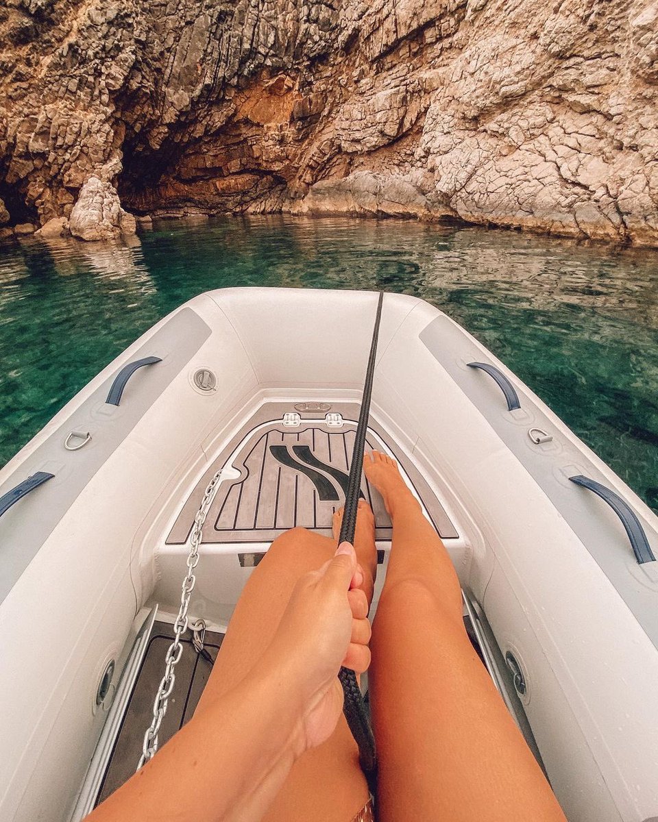 Exploring the caves of Ibiza with our Classic tender 🙌

📸 IG @ ceylan.kioufi // #highfieldboats #daretoexplore
