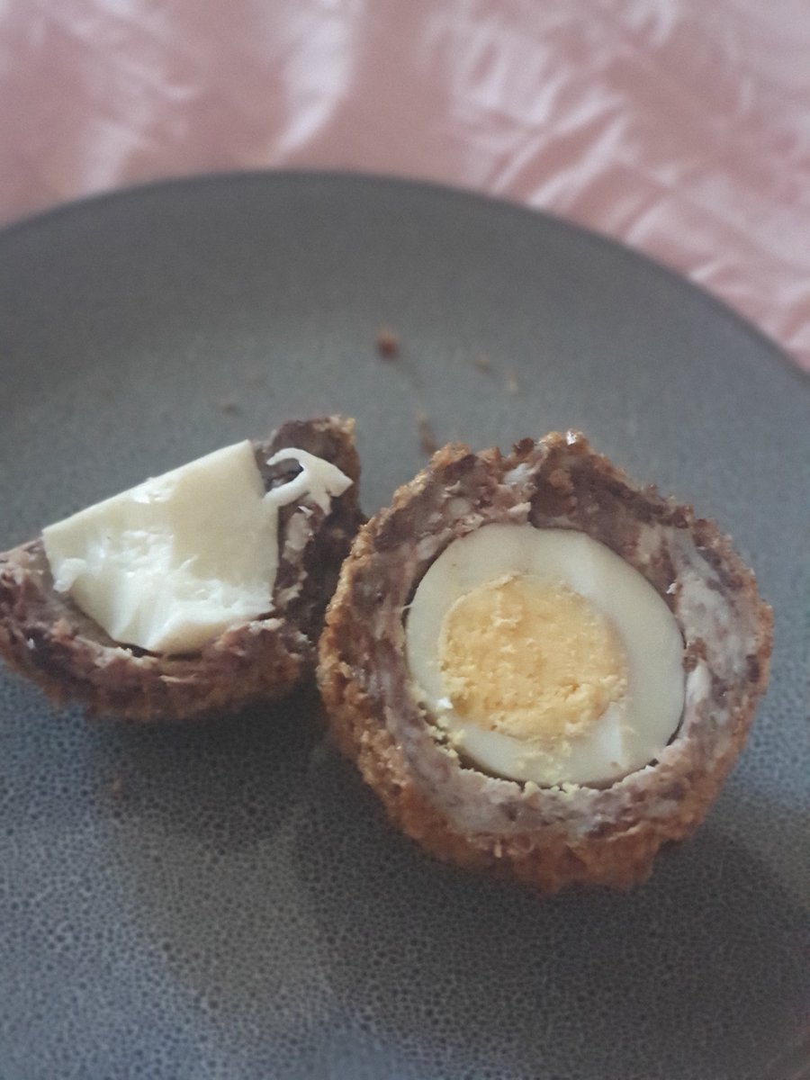 Sunday Breakfast, all in one. Black pudding, Scotch Egg from @CakeCorner6 .
#bloodylovely
