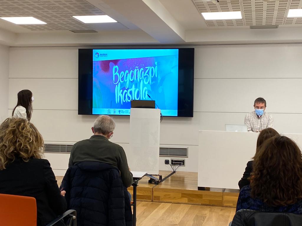 Begonazpiikas's tweet photo. 💪🏫🤝 #Euskalit kalitaterako euskal fundazioak antolatzen dauan Kudeaketa Aurreratuaren Europar Astean parte hartu dogu, hezkuntza zentroetako lidergoari buruzko #hitzaldi batekin. Horrela, etengabeko #hobekuntza baterako konpromisoa barritzen dogu.

#BegoñazpiEredua https://t.co/pX2ecROMmC