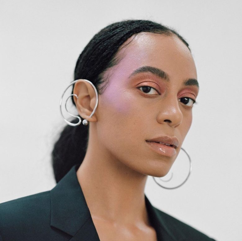 absolutely_conn's tweet photo. That Earrings! 😍 https://t.co/qBOVLNpiKZ