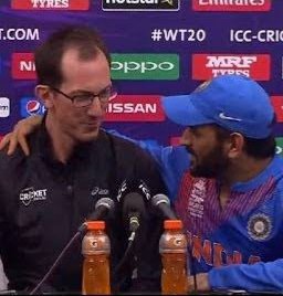 NeecheSeTopper's tweet photo. different times, same emotion! 😍🔥 #DefinitelyNot https://t.co/mraKYAr1Hu